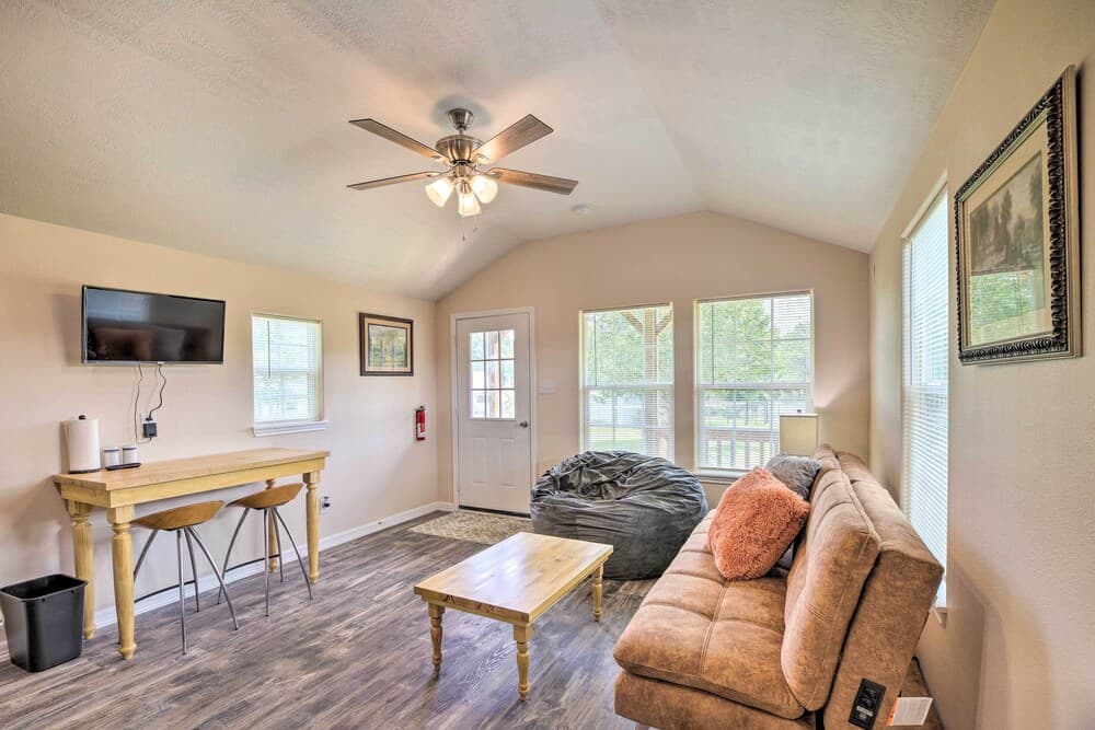 Stylish Woodville Cabin: Fishing Dock Access!