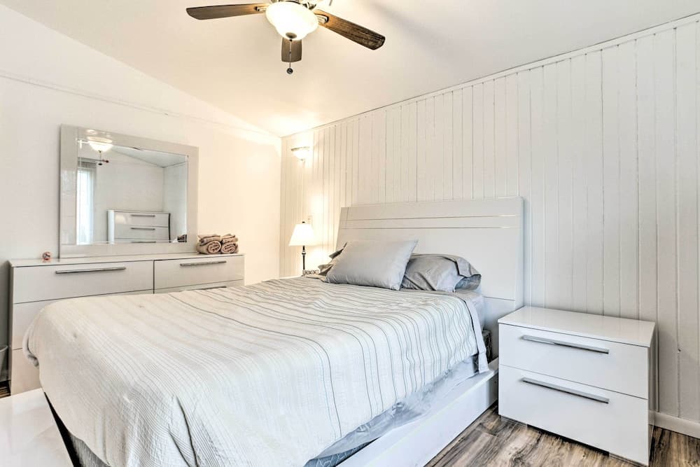 Bright Ann Arbor Home w/ Yard, 3 Mi to U of M