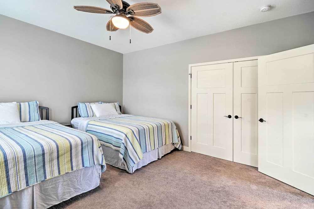 1/2 Mi to White Pine Trail: Lakefront Home w/ Dock