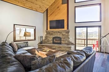 Spacious Fairplay Cabin ~ 21 Mi to Breckenridge!