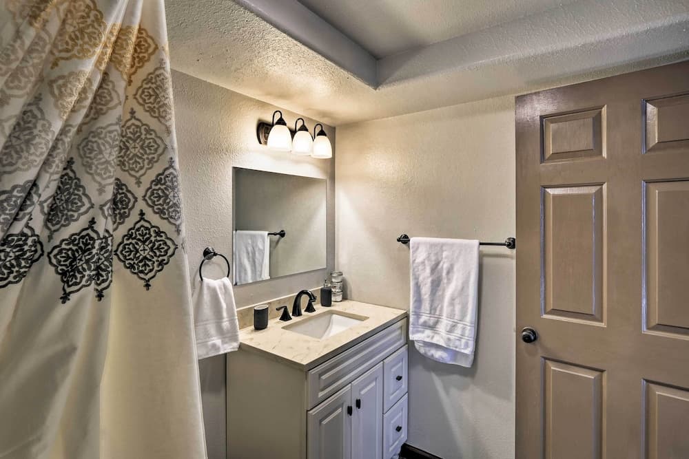 Spacious Fairplay Cabin w/ Views ~ 21 Mi to Breck!