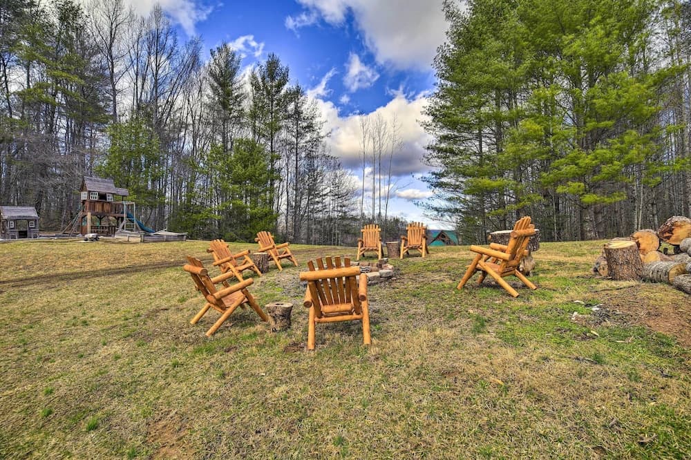 Peaceful Mountain City Cabin w/ Porch & Fire Pit