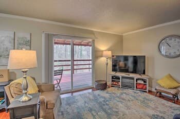 Hot Springs Townhome w/ Deck + 7 Golf Courses