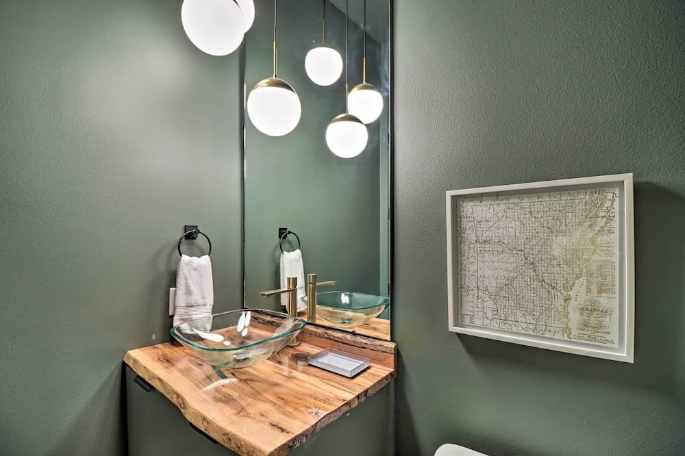 Riverfront Heber Springs Home With Dock & Slip!