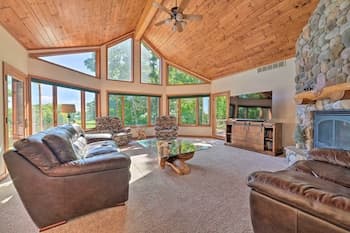 Huge Bellaire Home on Cedar River Golf Course