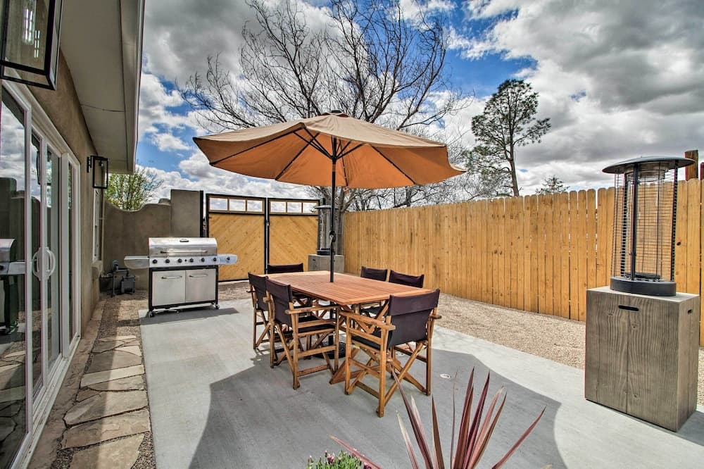 Luxury Albuquerque Home w/ Pool, Deck, + Hot Tub!