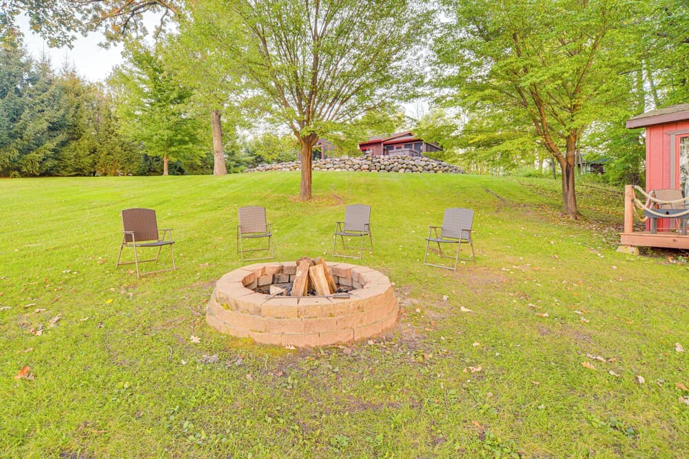 Patio, Views & Hot Tub: Quiet Lakeside Cabin