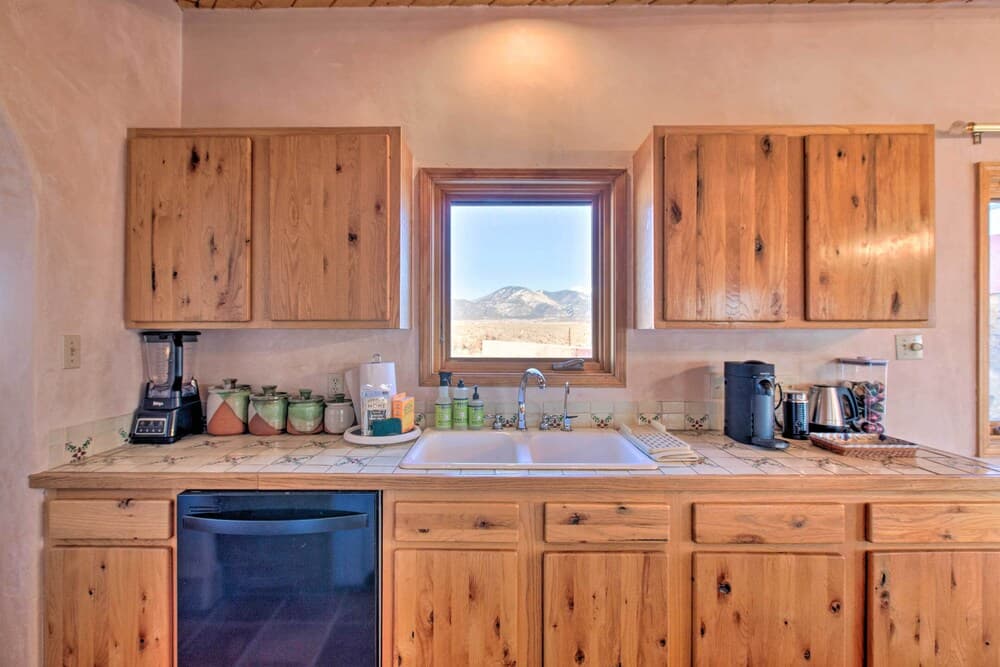 Southwest Home w/ 360-degree Mtn View, Ski Nearby!