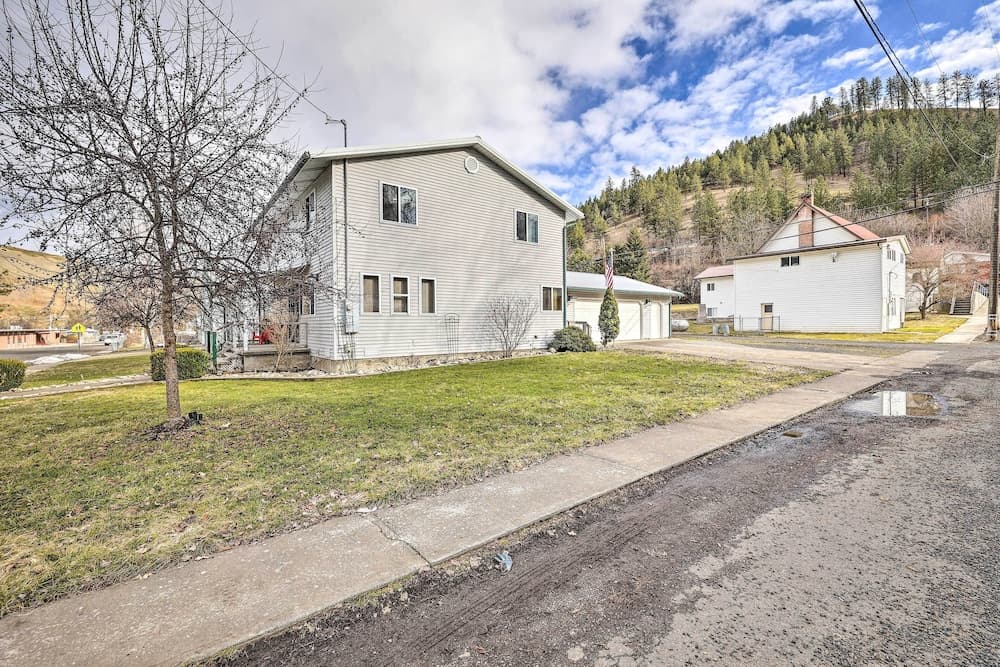 Kooskia Sanctuary w/ Patio, Fire Pit & Grill!