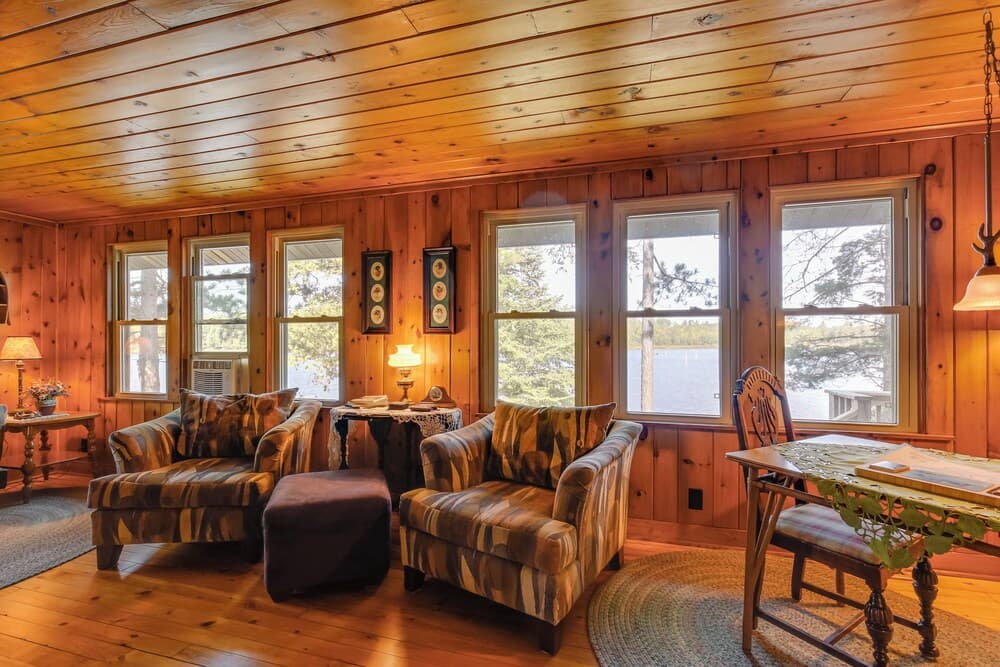 Cozy Lakefront Cabin w/ Indoor Gas Fireplace!