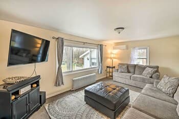 Sunlit Sanctuary - Walk to Skidmore College!