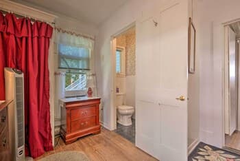 Charming Chautauqua Cottage w/ Screened Porch