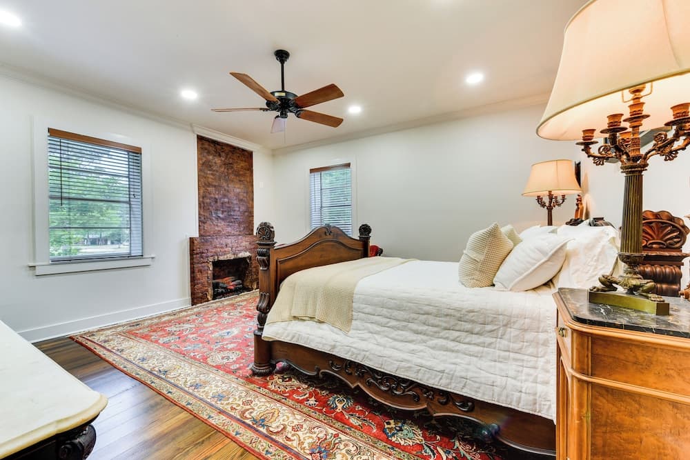 Chic Louisiana Retreat - Balcony & River Views!