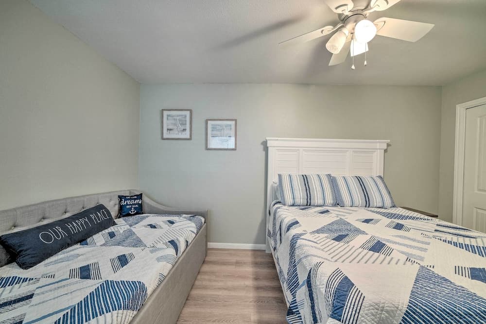 Chic Waterfront Condo w/ Private Boat Dock!