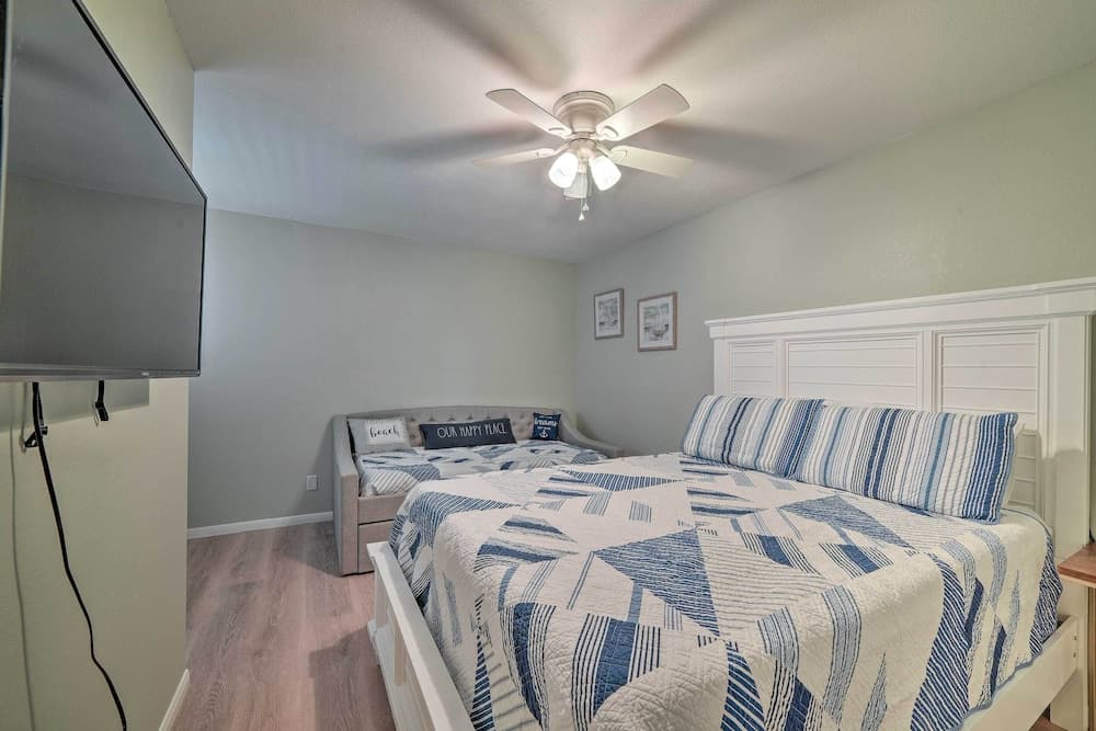 Chic Waterfront Condo w/ Private Boat Dock!