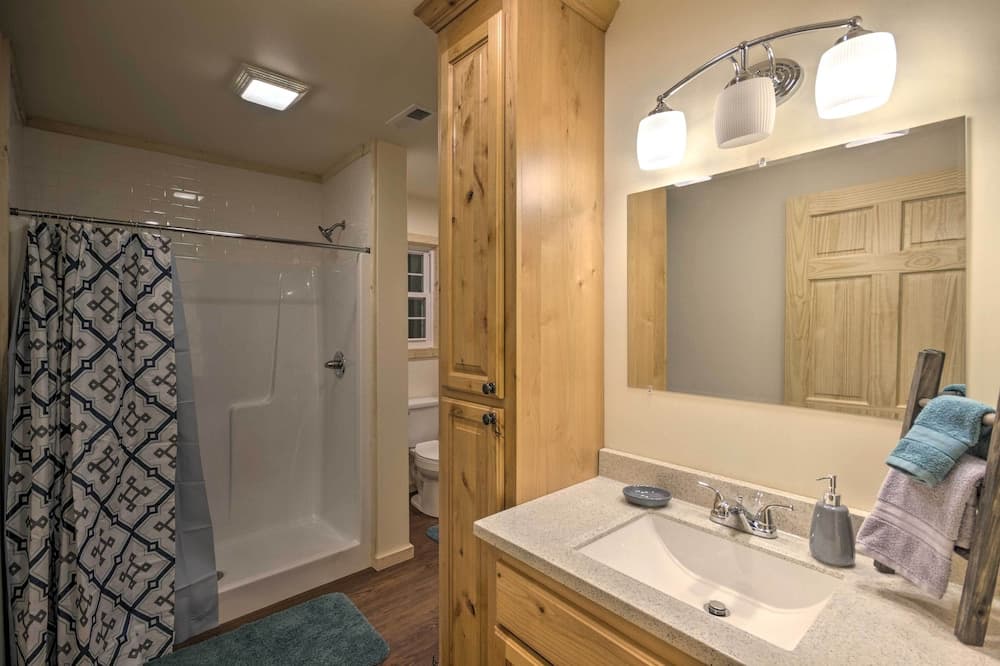 Fire Pit: Cozy Bryson City Cabin on Tuck River