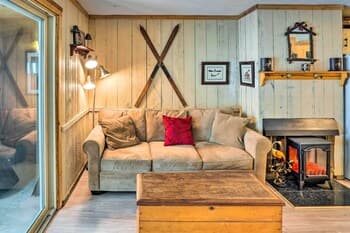 Cozy Mount Snow Condo w/ Shuttle: 1 Mi to Slopes!