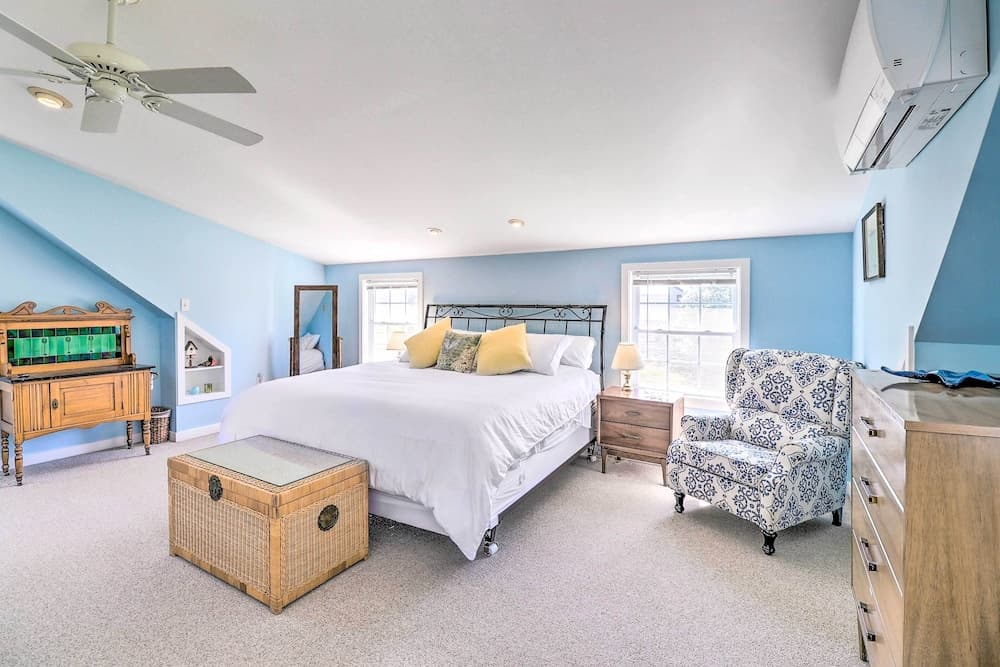 Family-friendly Cottage, Walk to the Beach!