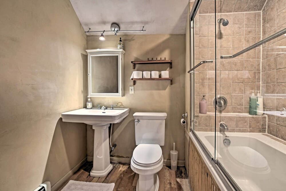 Charming Mountain Estate w/ Views + Fire Pit!