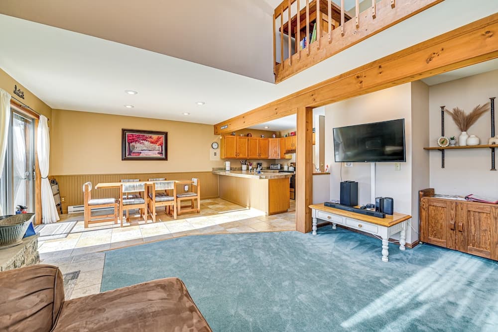 Near Hiking & Skiing: Hunter Mountain Getaway!