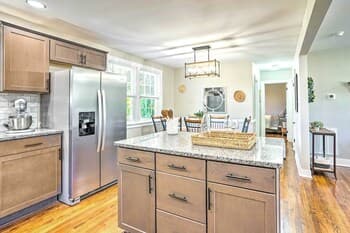 Grand Richmond Home w/ Great Location & Views