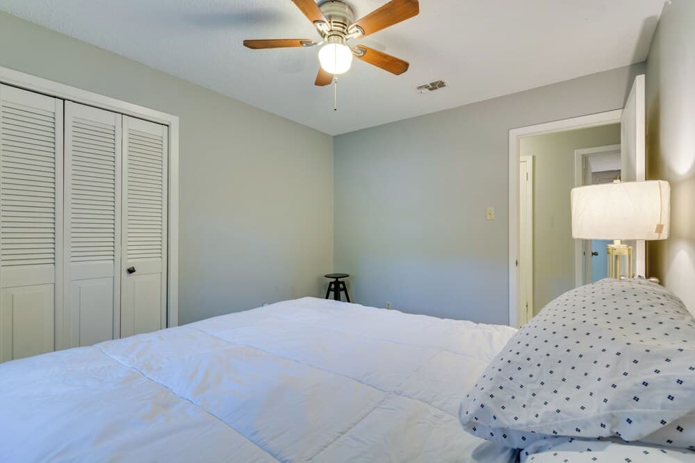 Lovely Little Rock Home w/ Fire Pit & Yard!