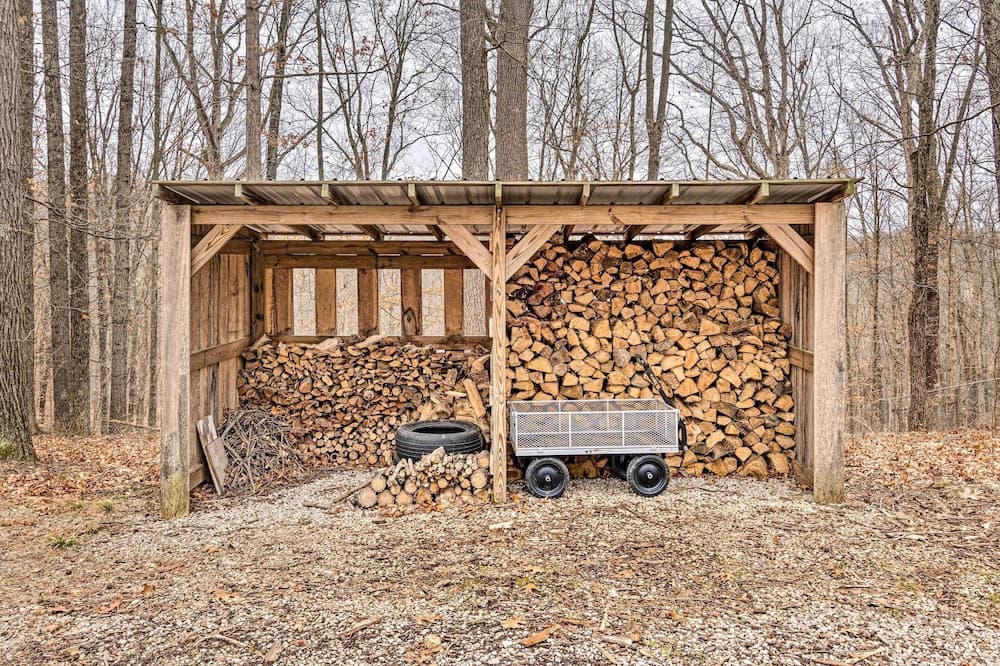 Serene Bloomington Home: Deck & Forest Views