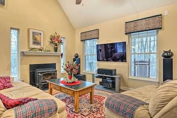 Serene Bloomington Home: Deck & Forest Views