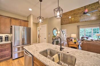 Scenic Sapphire Hideaway 5 Mi to Ski Resort!