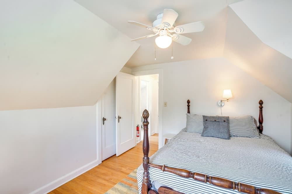 Quaint Woodstock Escape - 2 Mi to Tinker St!