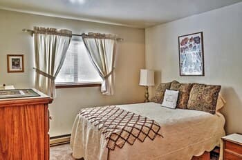 Rustic Truckee Cabin in Tahoe Donner, 7 Mi to Lake