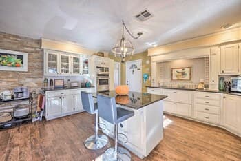 Stunning Rogers Villa w/ Pond ~ 7 Mi to Lake