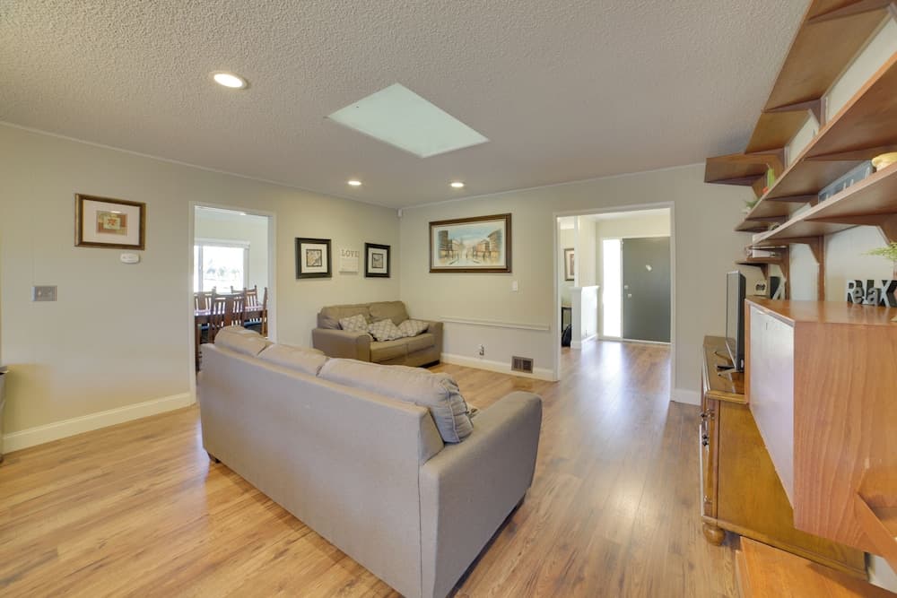 Quiet Salinas Vacation Rental 10 Mi to Beach