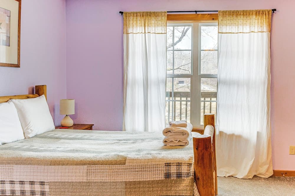 Sevierville Cabin w/ Lake Views & Wraparound Porch