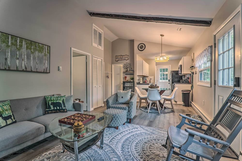 Fire Pit & Community Perks: Blakeslee Cottage!