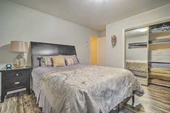 Walk to Downtown & Coast Trail: Condo in Anchorage