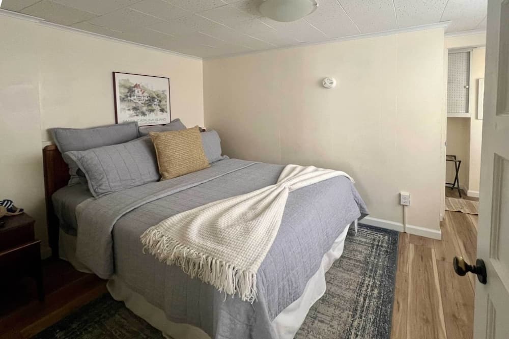 Catalina Island Cottage - Walk to Main St & Beach!