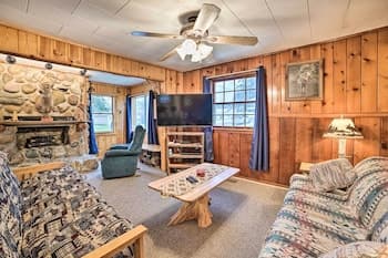 Cozy & Rustic Cottage With Houghton Lake Access!