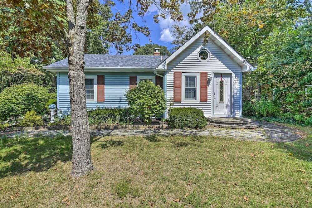 Dog-friendly Waretown Home w/ Furnished Deck!