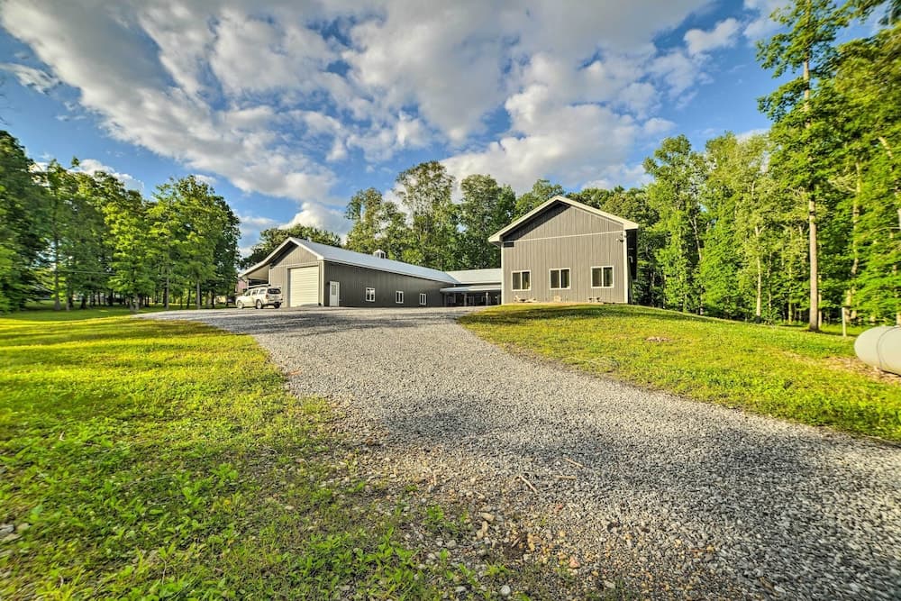 Family Leatherwood Resort Cabin w/ Fire Pit!