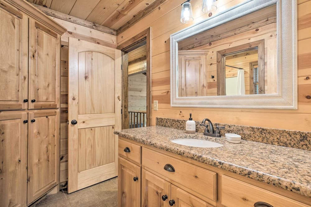 Expansive Broken Bow Cabin w/ Hot Tub & Playset!