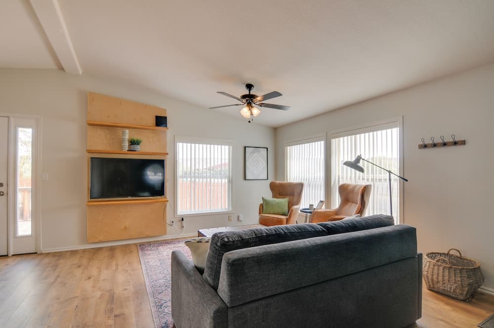 Utah Retreat - Hot Tub, Deck & Near National Parks