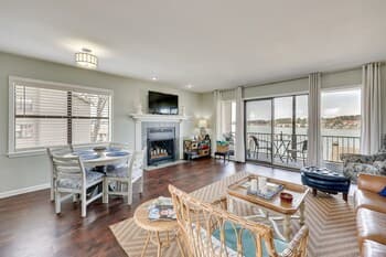 Lake Hamilton Getaway w/ Balcony + Lake Access!