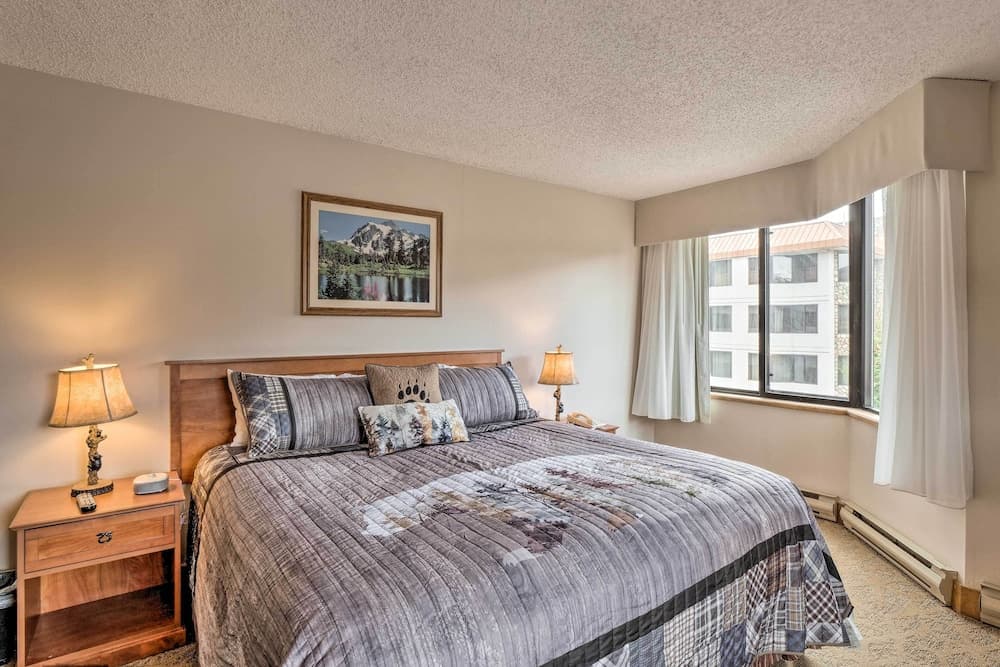 Idyllic Grand Lodge Condo: Steps to the CB Lifts!