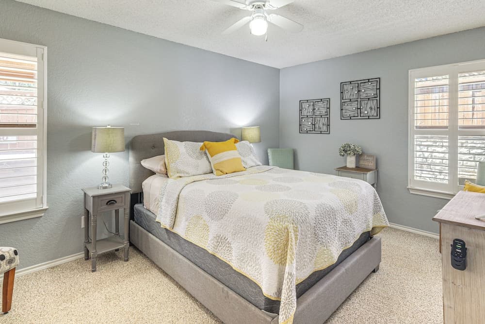 Lakefront Granbury Home w/ Dock, Decks & Hot Tub!