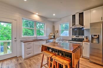 North Beach 'blue Heron Bungalow' w/ Backyard