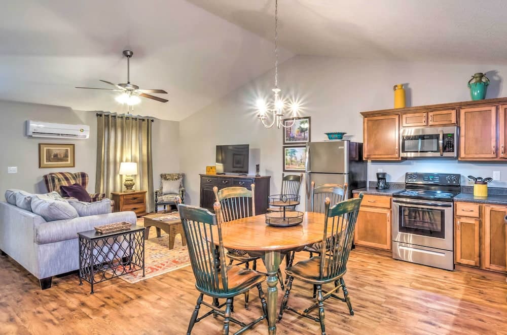 Pet-friendly Brownsville Retreat w/ Porch!