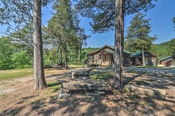 Rustic Mtn-view Cabin < 1 Mile to White River!