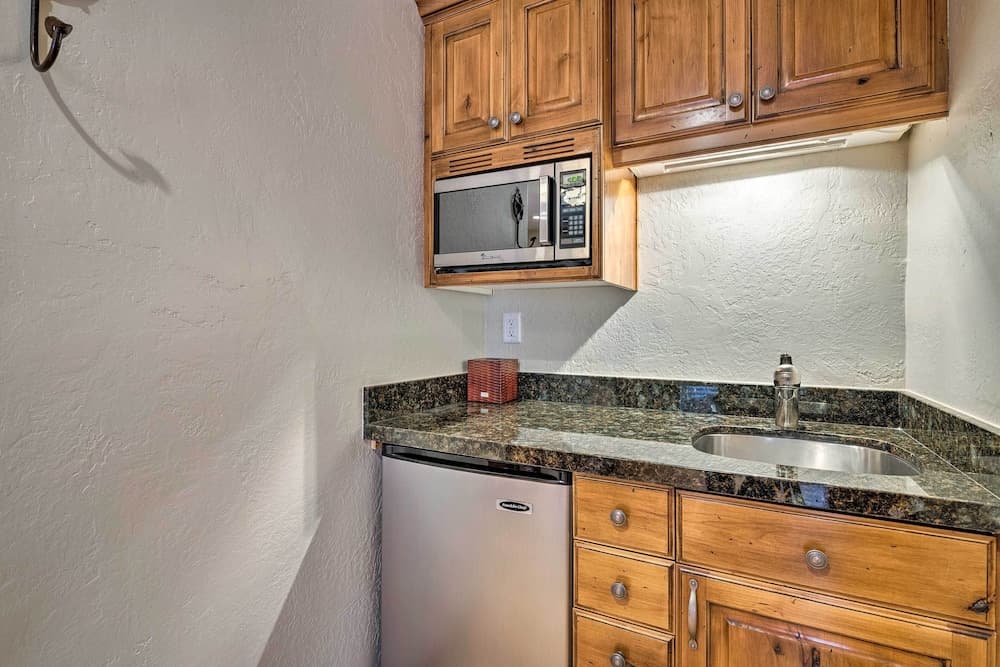 Quiet Park City Home w/ Hot Tub - Walk to Main St!