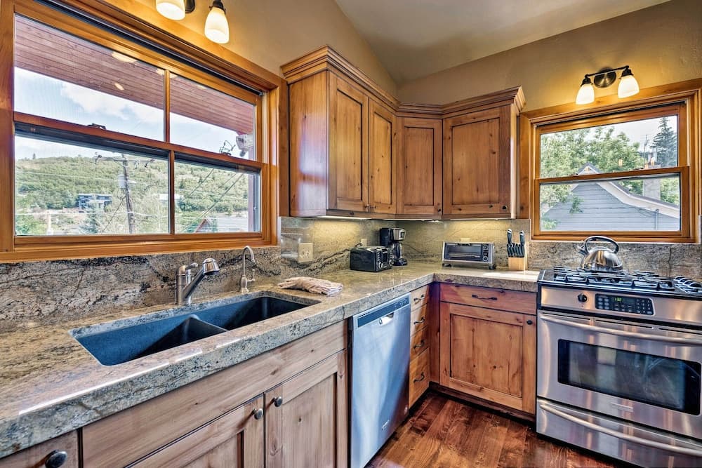 Quiet Park City Home w/ Hot Tub - Walk to Main St!